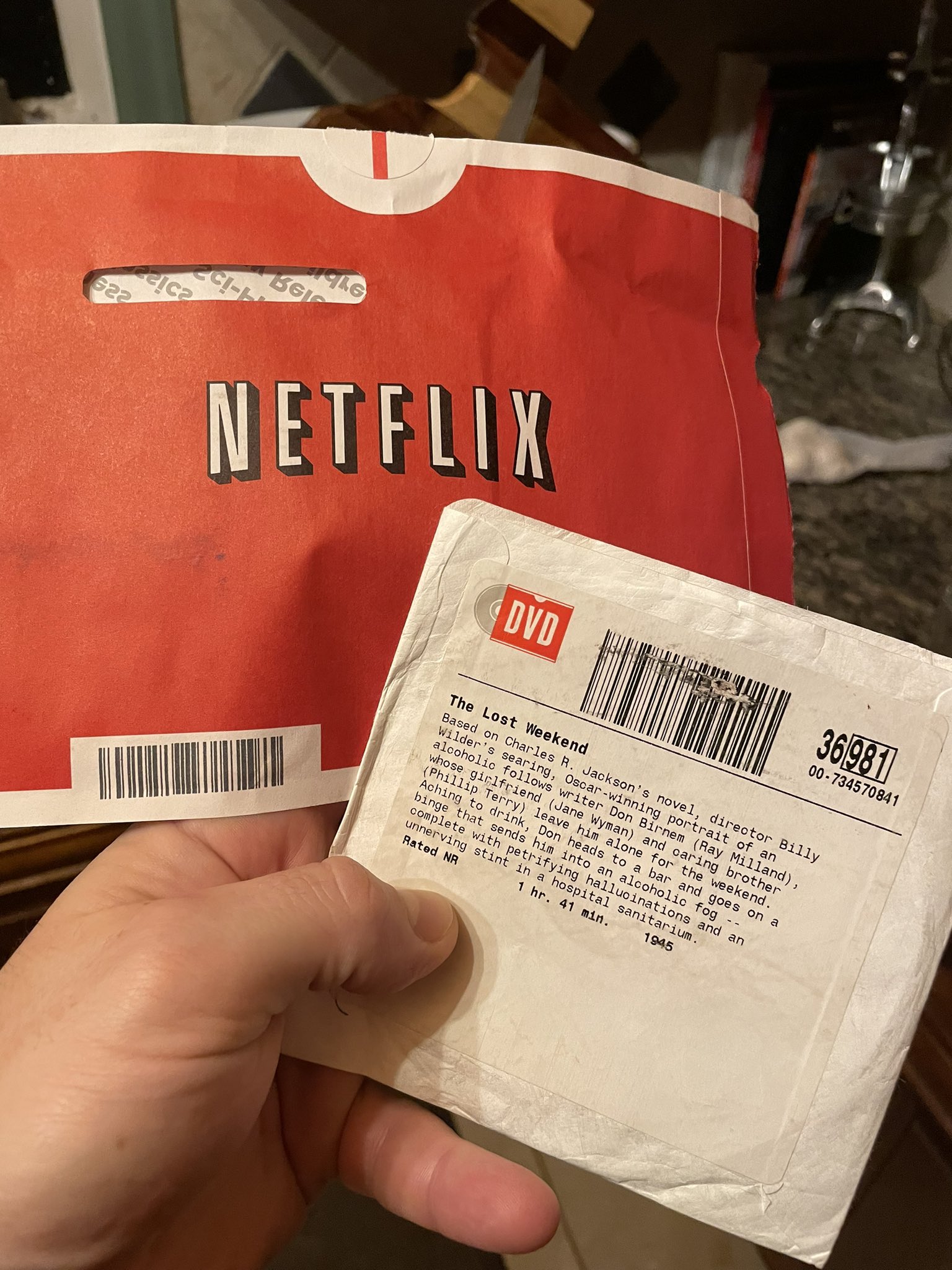 Netflix DVD Final Surprise: Lucky Members to Get 10 Extra Discs Before  Delivery Service Ends