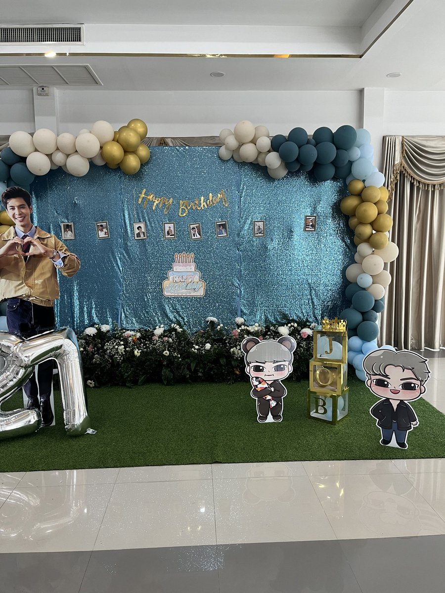 JobBasBacon_JPN's tweet photo. Hi♡
I report about Job's birthday.
There were many Joby's fans at the venue.They were so lovely girls😘
And it has a lots of activities,selling original bag, raffle,big photo signboard and message cards for him.
@JobbyNoo
#NooJobby #หนูจ๊อบบี้
#ProjectJob27thBirthday https://t.co/N7G9m2dHms