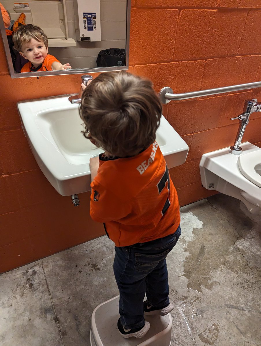 RayChill9095's tweet photo. @SaraElcano Thank you!!! We were excited to wash our hands by ourself. https://t.co/mVspPaRLTt