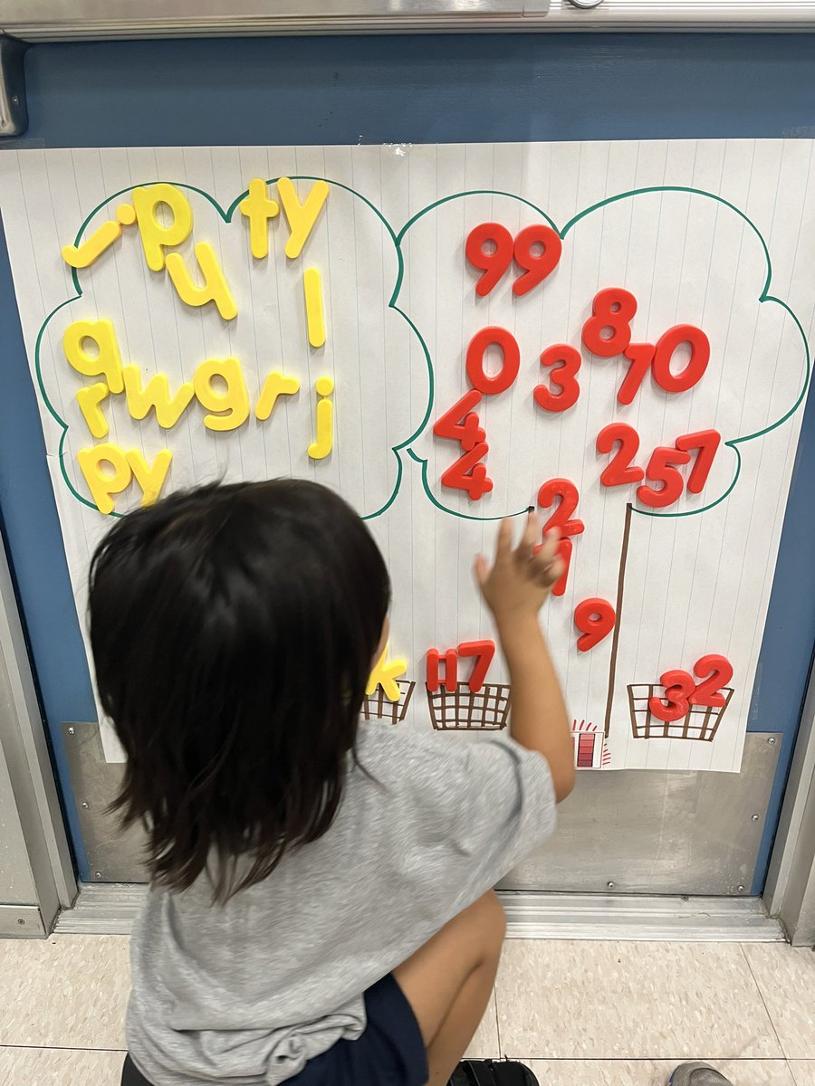 andreateacher's tweet photo. Sorting by color using letters and numbers. Simple, engaging and effective. I love that this student and her friend extended their learning by singing the songs we had learned for each letter and number that was sorted. @YorbitaCheetah #tkteacher #playful #learning https://t.co/KzRRsgyNOw