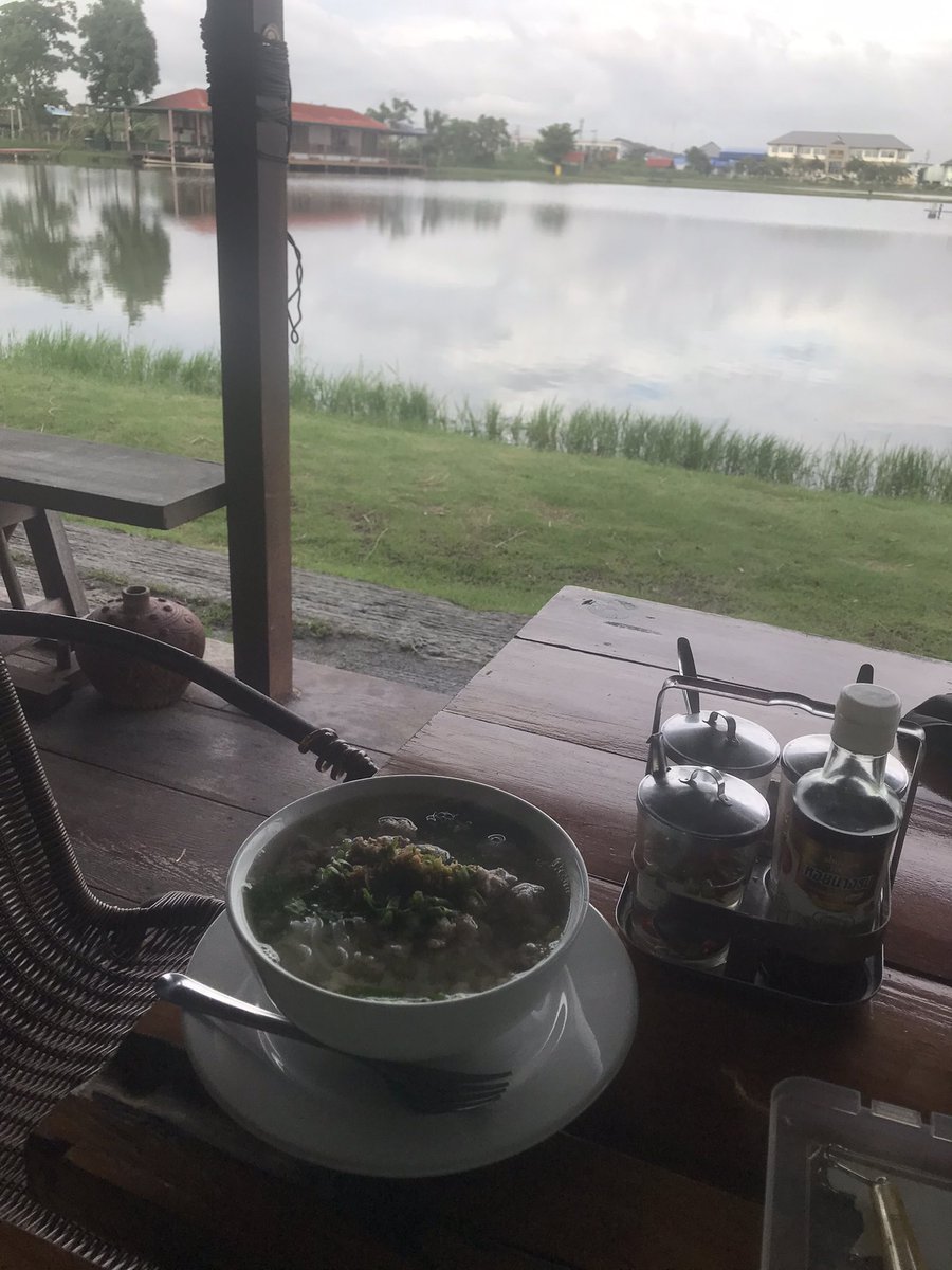 _MIRRORMAN_'s tweet photo. 半年ぶり?にこれを食べに来ました。もといバラマンディ釣り堀にやってきました🇹🇭💁♂️
#クイッティアオ
#バラマンディ
#pilot111
#pilotfishing https://t.co/tqup5dlccW