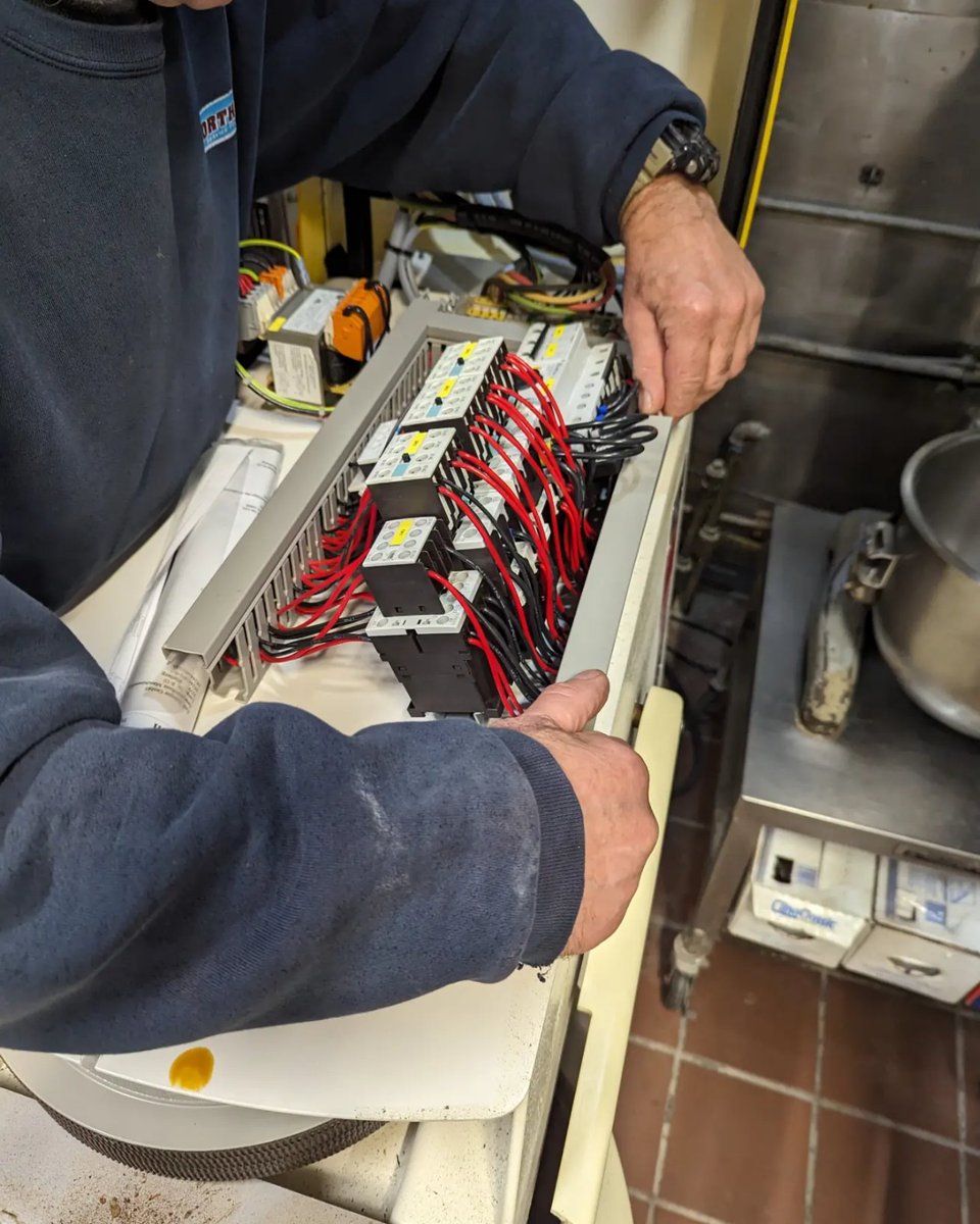 For nearly four years we've been mixing dough in small batches in two 20qt Hobarts. Now we have a new-to-us, top-of-the-line German mixer. We'll be able to mix more doughs way more efficiently 

Just in time so we can practice using it for the holidays! Phew!
