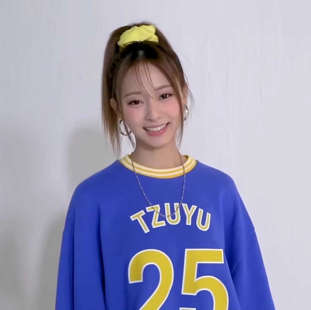 TZUYU: 25 Segundo ela, dizem que as mulheres ficam mais bonitas