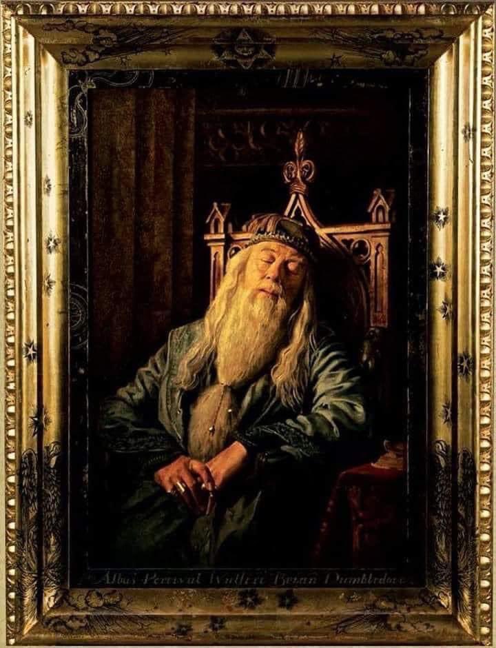 ProfessorDum's tweet photo. O retrato do ex-diretor acaba de ser exposto. https://t.co/xCy5u1HqU7