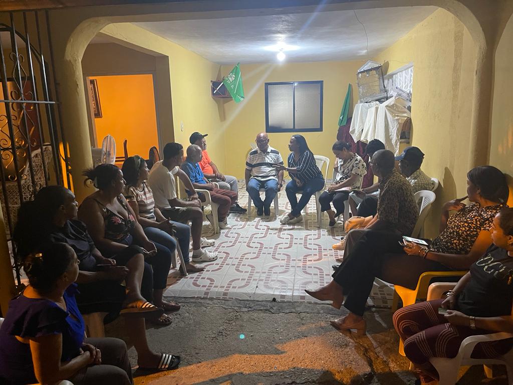 AlexandraDip's tweet photo. Como el trabajo no se detiene, seguimos adelante escuchando a nuestros municipes, presentándoles nuestras propuestas y dialogando con ellos de sus inquietudes para una gestión de #AlexandraDiputada
#FuerzaDelPueblo
#AlexandraContigoSiempre
#AtoaConAlexandra
#AlexandraTeEscucha https://t.co/Rcbb65nIlw