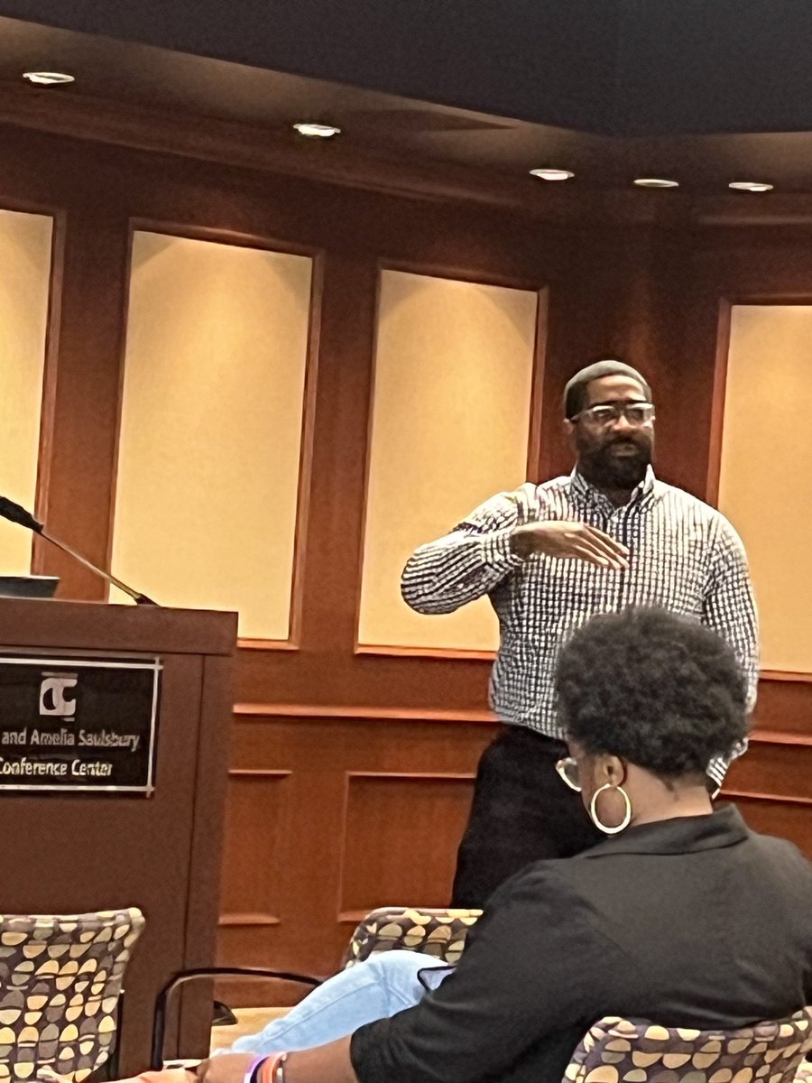 molinar_dally's tweet photo. #OCLS23 #GamePlan #OCChampions #WinningStartsHere Aaron Thomas presented “The Courage To Be Yourself”. https://t.co/ER8LPLGkwH