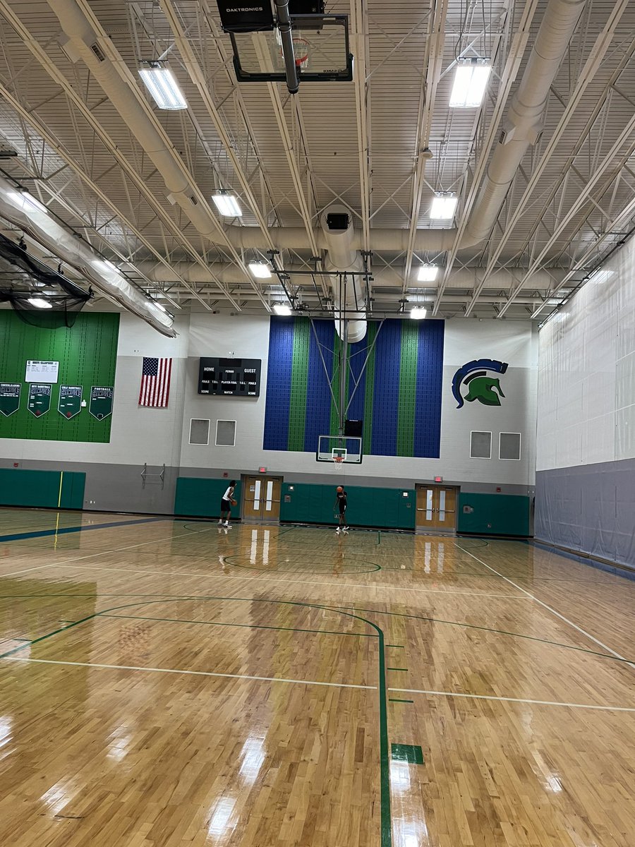 stcharlesbball's tweet image. Consistent good days Friday night lights #SkillWork #Stcharledbasketball #IDU #TheFamily @POPULAR_24 @CoachCampbellSC