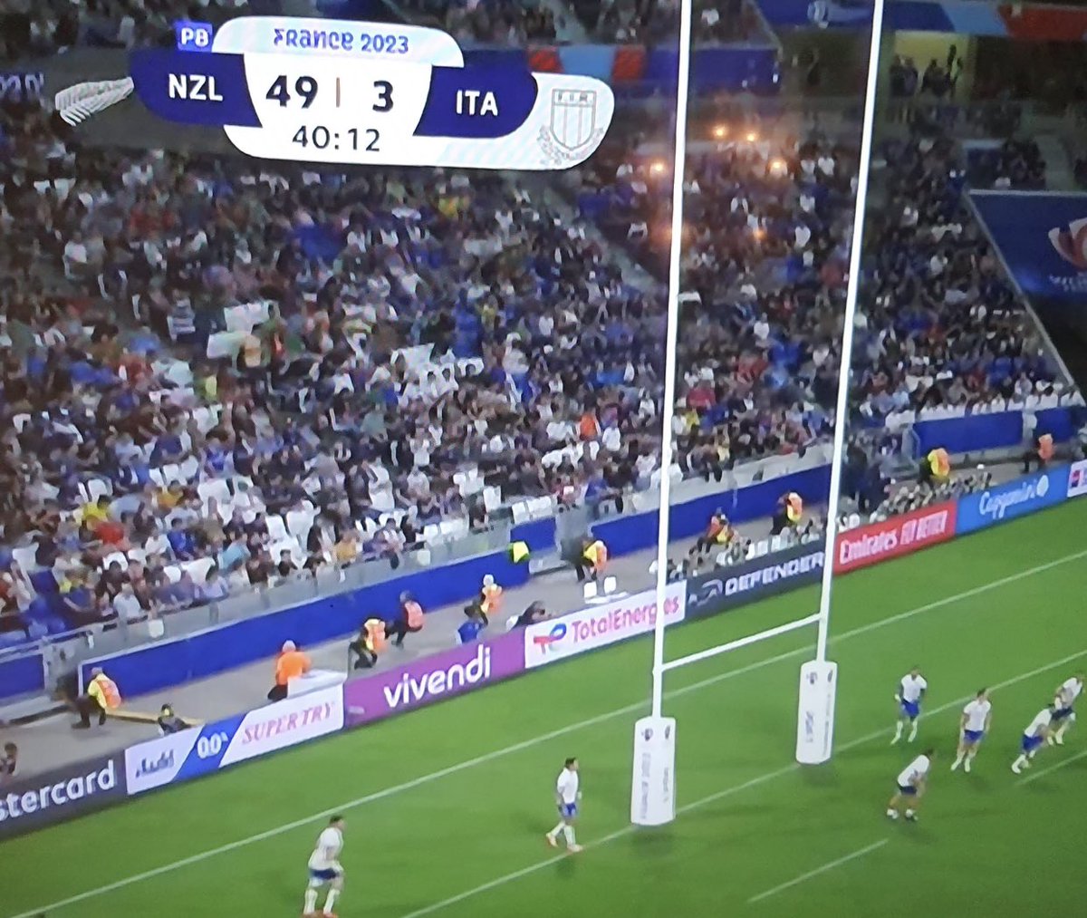49-3 à la mi-temps et le match reprend. Incompréhensible.