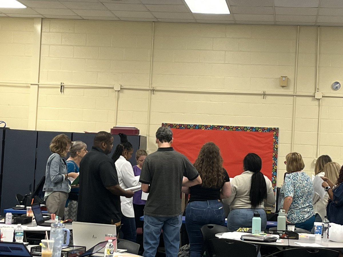 ScienceDcps's tweet image. 5th grade science teachers had an amazing day of professional learning to grow their craft and support our students with interactive science learning! @DuvalSchools 🧬🔬🥼