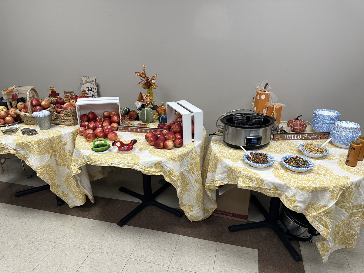Thank you so much #willisHEB &amp; #williskroger For sponsoring our teacher apple bar to make an today extra special Friday!