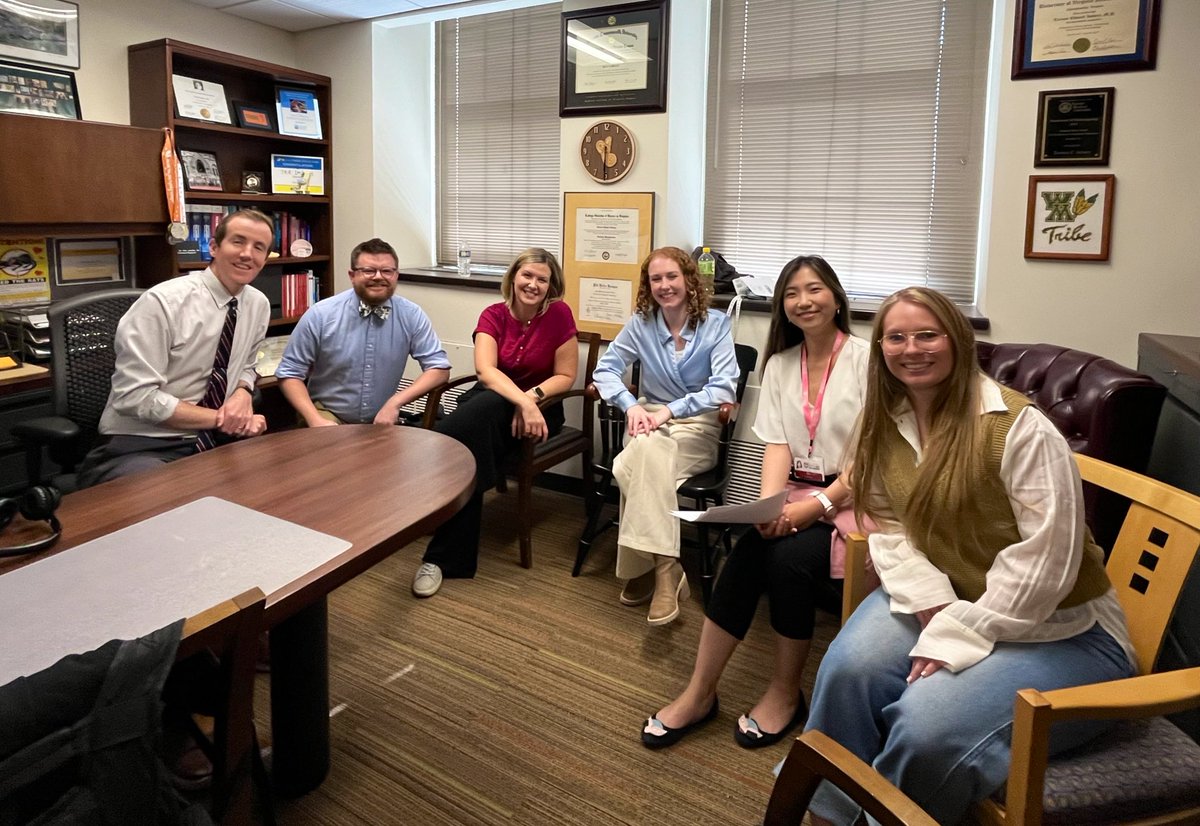TedImbEARy's tweet photo. The whole gang @UChicagoHearing before our @audiologyonline interdisciplinary #GrandRounds #CochlearImplantation https://t.co/yjj0l7Pdmi