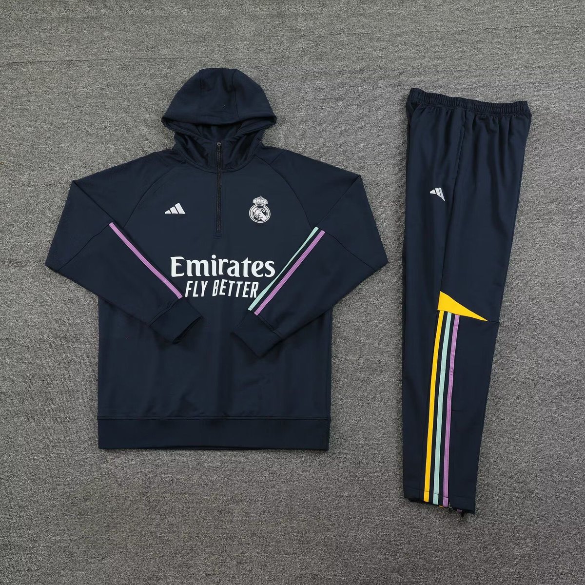 MadridismoreaI's tweet photo. 🚨🚨 SORTEO INTERNACIONAL 🌏

Sorteo de un chándal del Real Madrid a elegir por el ganador entre todos los que: 

1- Den RT a este tuit. 
2- Seguir a @Ctinfo_17 y a @MadridismoreaI . 

*OPCIONAL* 
- Mencionar a un amigo (doble participación)

Ganador el martes 3 de octubre. https://t.co/aizhYKFz5T