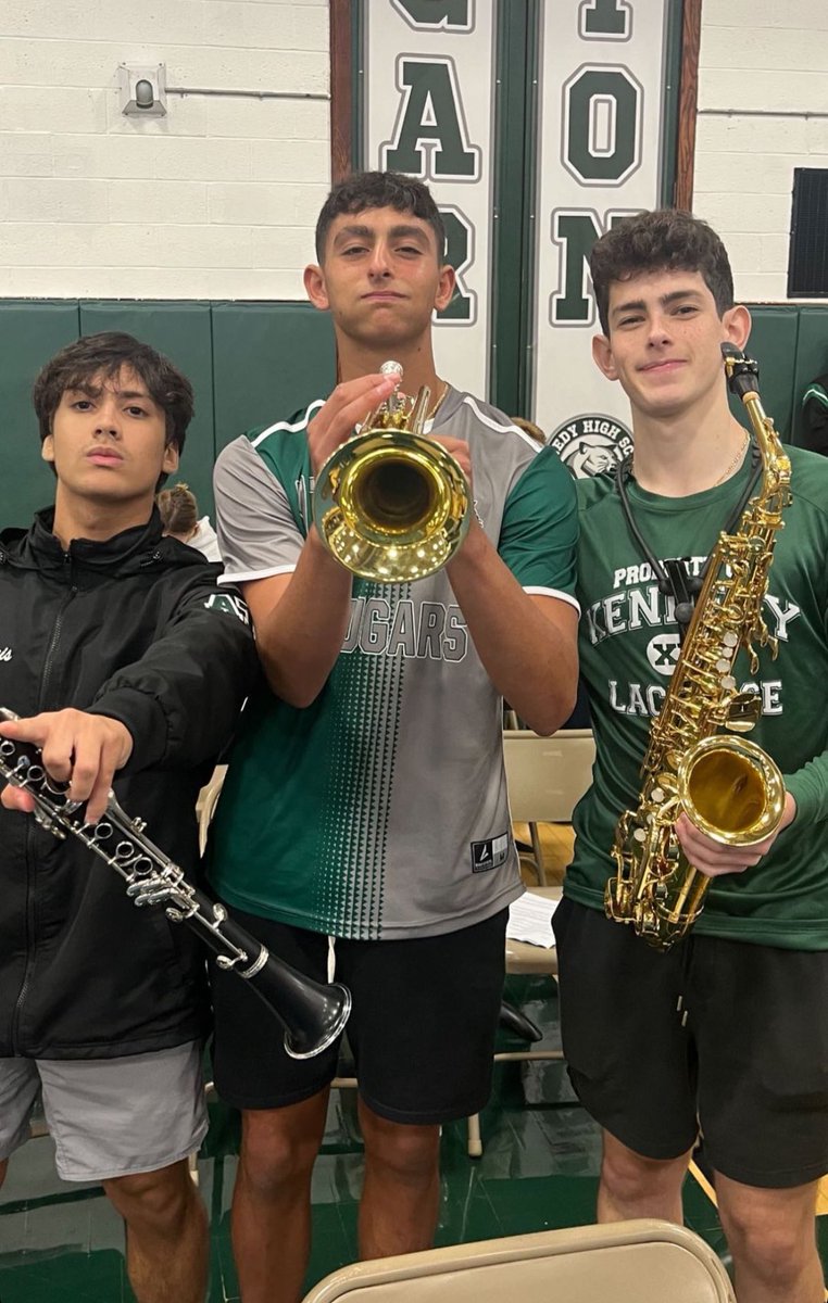bmchsd's tweet photo. A little rain can’t stop the roar of Cougar Nation 🐾 

📍 pep rally at @BellmoreJFK https://t.co/EiVBIAyt6F