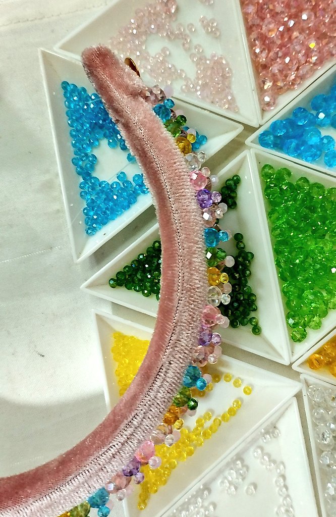 eleidacaceres's tweet photo. Aquí bordamos colores.

#Eleidacaceres #jewelryaddict #hechoamanoencolombia https://t.co/AXKFVOEg69