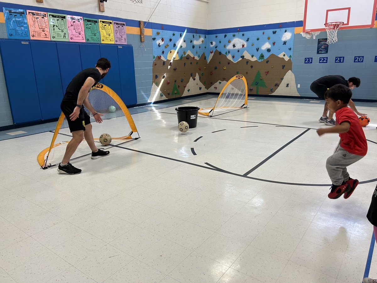 DuranesAPSES's tweet photo. We would love to give a big shout-out to @NewMexicoUTD for coming to Duranes and inspiring our White Tigers' love for soccer and sportsmanship. @ABQschools @ABC_Partnership https://t.co/YCXocN1Zmm
