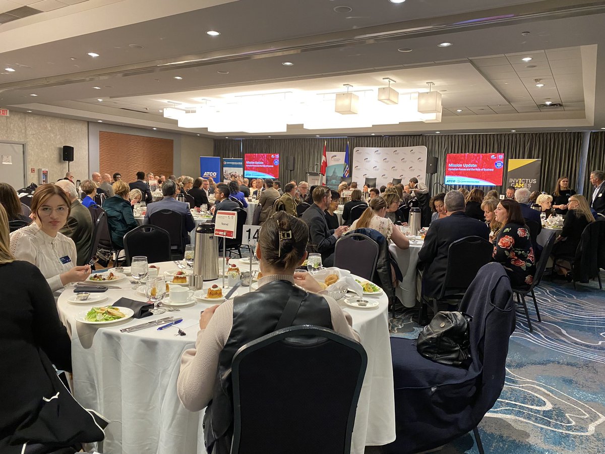 carolynpatton's tweet photo. A huge TU to @EdmontonChamber @ATCO @Commissionaires Northern Alberta &amp; Edmt Salutes for hosting our @CFLCCA Mission Update luncheon w BGen Graham &amp; Colonel Hunt. @JlynNye was a fantastic MC! @3CdnDiv3DivCA #CdnArmy https://t.co/WakGhp7hmW