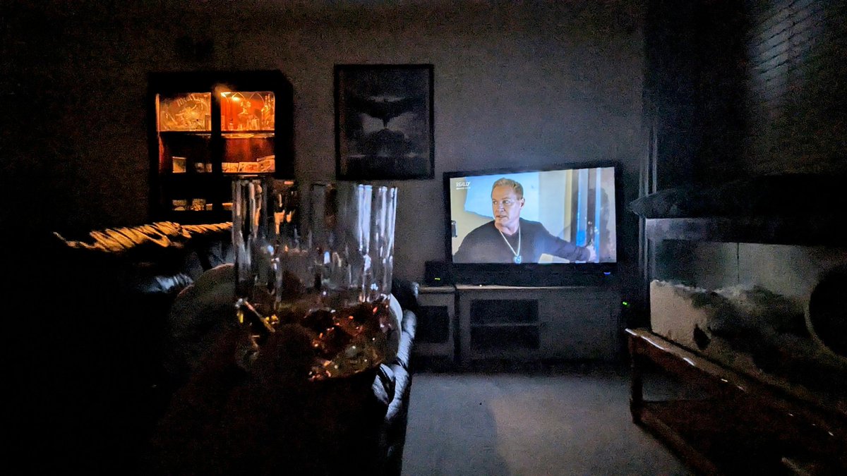 Francis_Lee_97's tweet image. @chrisfleming91 @reallychannel @_EvelynHollow 

What a good evening.....glow of the old-fashioned wall unit, a whisky and spooked Ireland 👍

#spookedireland