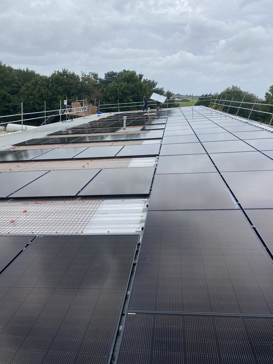 nextgenrenew's tweet photo. Our latest commercial solar job coming along nicely on this manufacturing facility
Get in touch with your solar requirements https://t.co/3Y2Asu0bRF