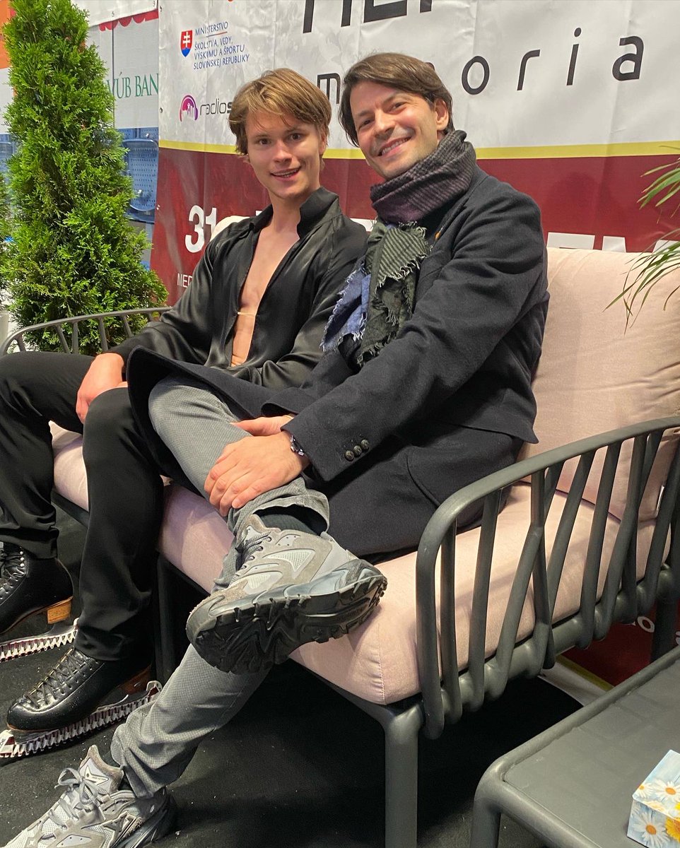 goldenskate's tweet image. Deniss Vasiljevs 🇱🇻 82.40 and coach Stéphane Lambiel after his SP at #NepelaMemorial