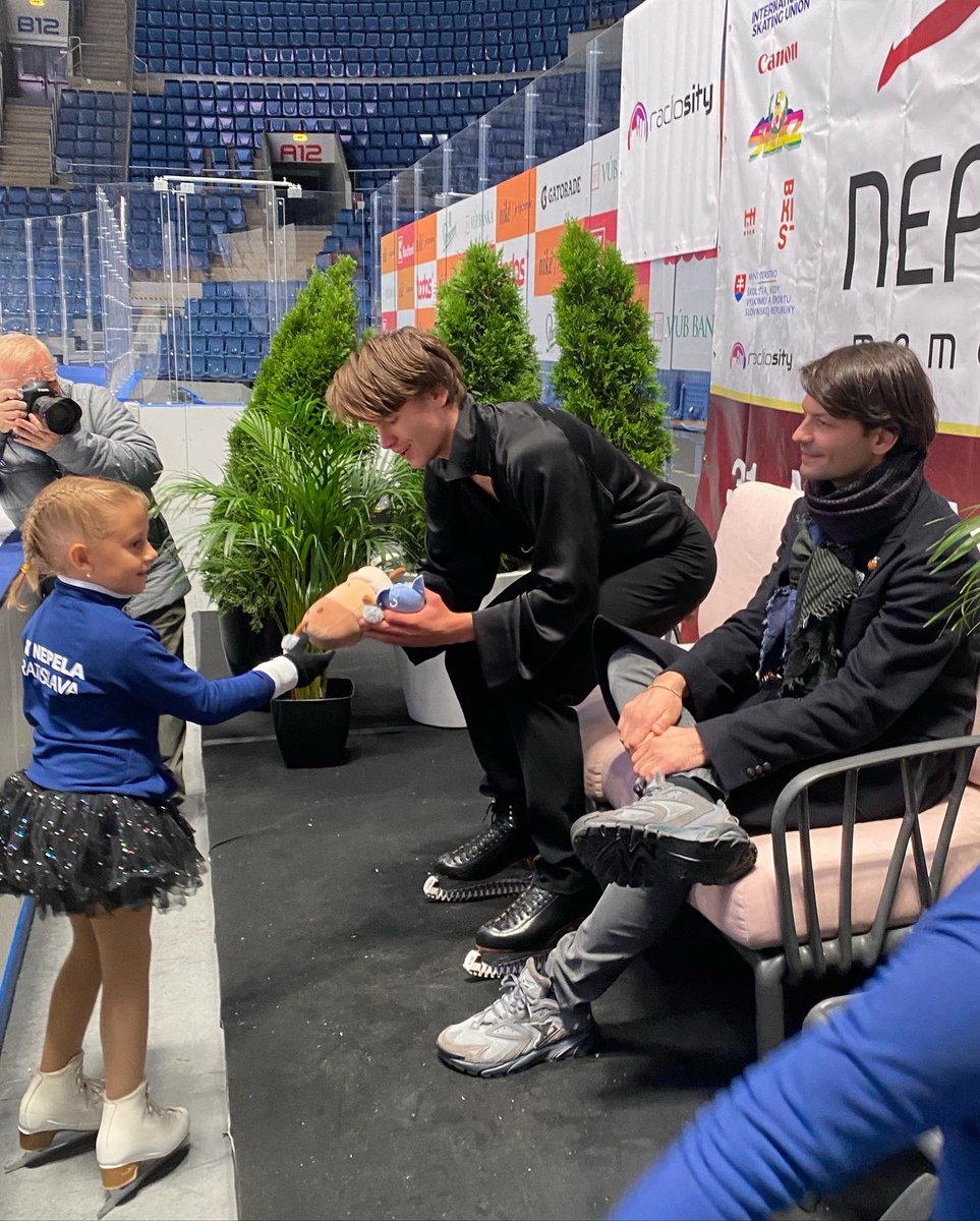 goldenskate's tweet image. Deniss Vasiljevs 🇱🇻 82.40 and coach Stéphane Lambiel after his SP at #NepelaMemorial