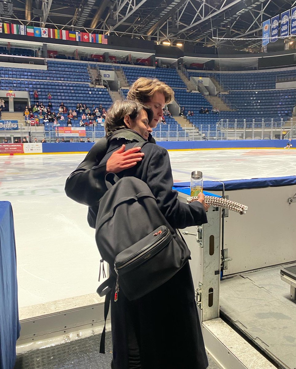 goldenskate's tweet image. Deniss Vasiljevs 🇱🇻 82.40 and coach Stéphane Lambiel after his SP at #NepelaMemorial