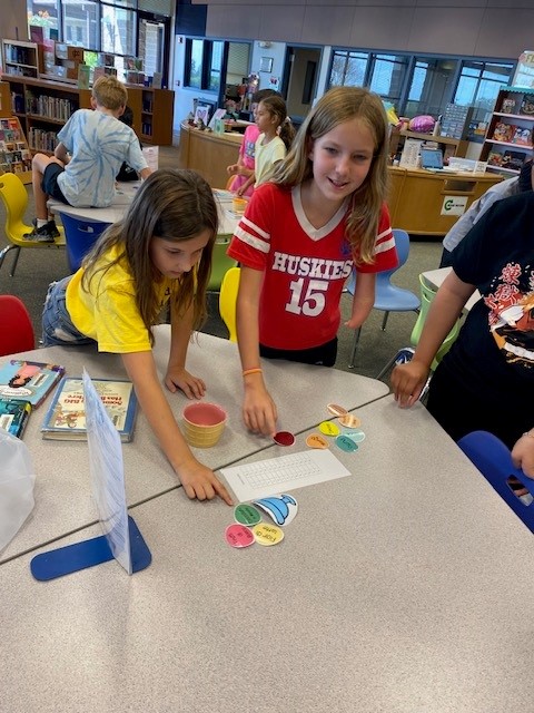 HuebnerLibrary's tweet photo. Gina's Genre Gelato Shop reopened today for 5th grade. Orders were triple scoops - for each order, students had to identify the genre of three different books and build a gelato sundae to match.
#SchoolLibrariesMatter #huskiesleadingthepack #RootEdHuebner #neisdlibs https://t.co/pw3vAXFPb5