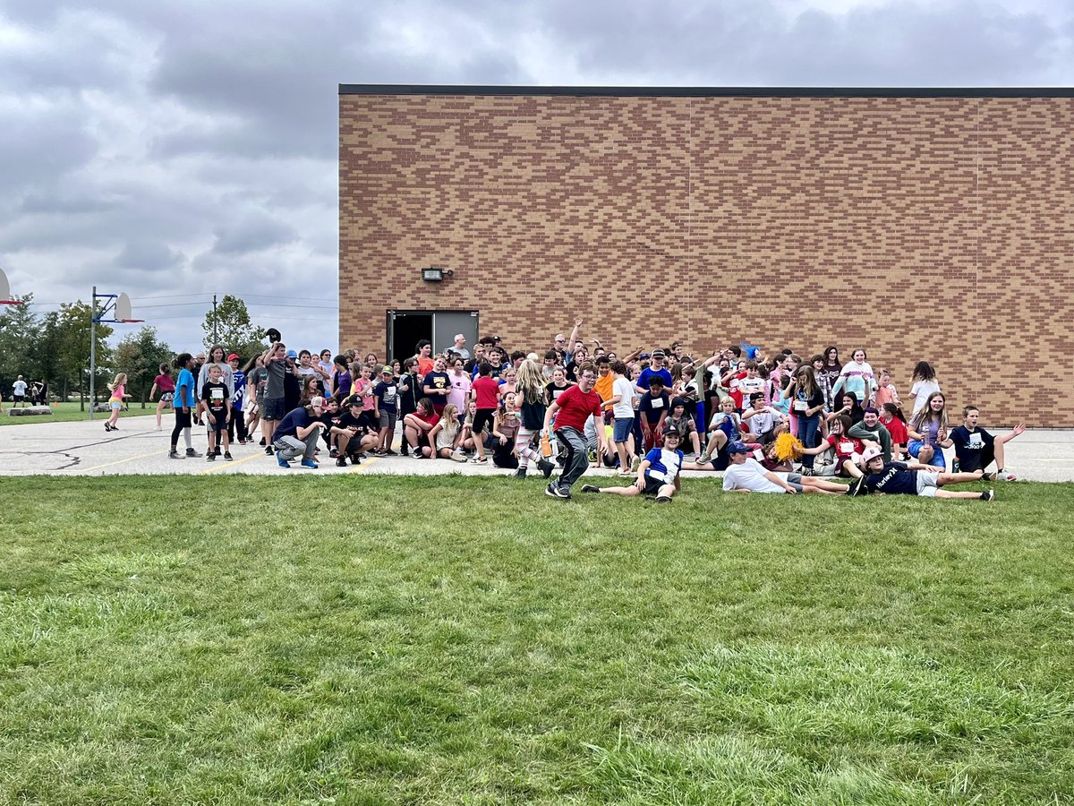 MrsBWigfield's tweet photo. The end of September and finally just getting in my first post of the year after settling into a school and grade change. We were blessed with amazing weather for Gosfield’s 2023 Terry Fox Run! Go cougars! https://t.co/If9dRYDexo
