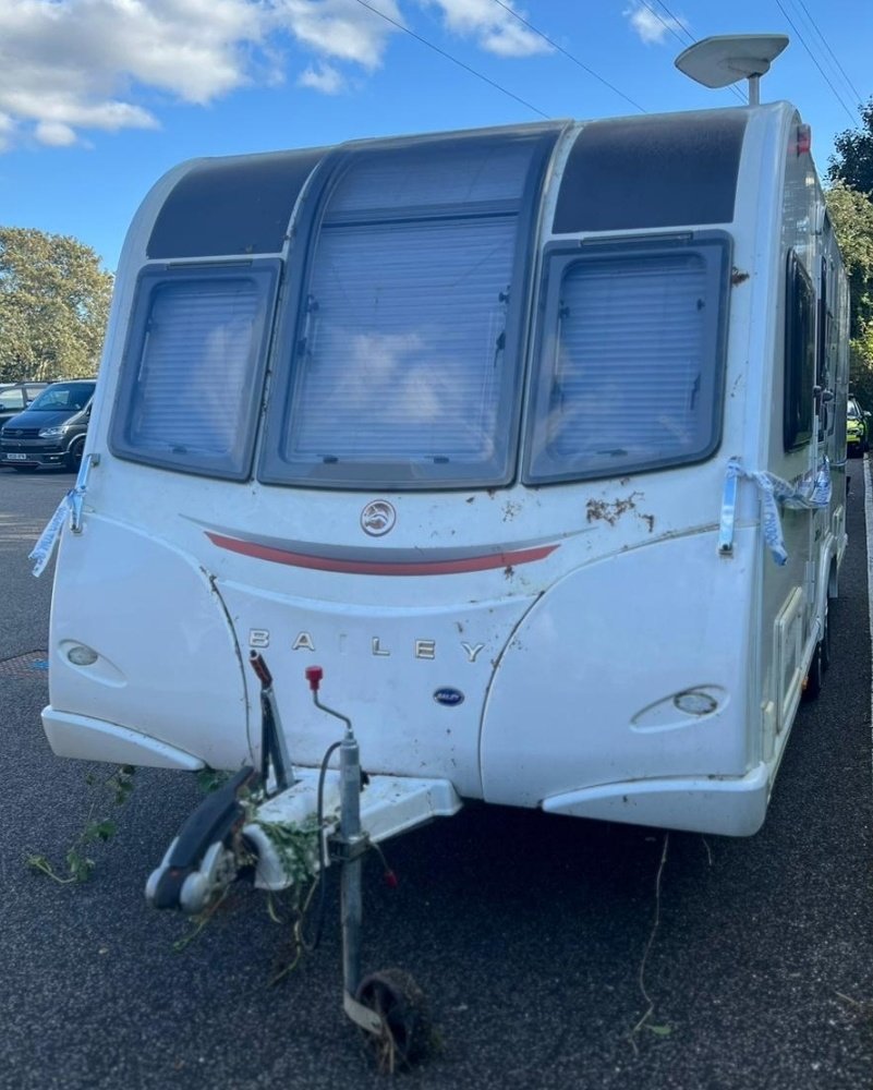 NSRAPT's tweet image. Excellent pro-active day in #BuryStEdmunds today at our multi-agency checksite working with #RCRT #CVU #OpSentinel #Kestrel #RuralCrime &amp;amp; lots of partners. 70+ vehicles coming into the site. 3 arrests made. 2 stolen Caravans recovered. 53 TOR's issued. Roads made safer! #PS1852