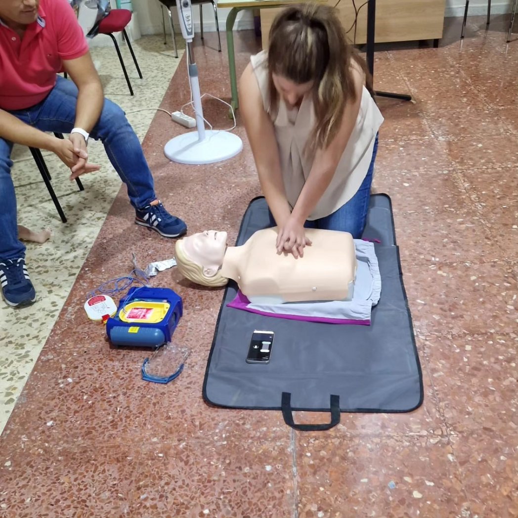 Hoy, 29 de septiembre, es el #DiaMundialDelCorazon y en AJAR quisimos celebrar este día, reciclándonos en salvar vidas. Ayer se celebró en la asociación el curso de formación de RCP/SVB Y USO DE DESA ❤️