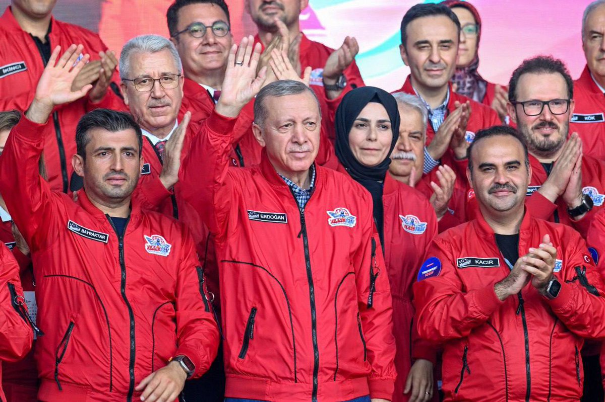 mfatihkacir's tweet photo. #TEKNOFEST’i istiklal şehrimiz İzmir’le buluşturmak, #TamBağımsızTürkiye’nin sesini İzmir’imizden tüm dünyaya duyurmak muhteşem…

#MilliTeknolojiHamlesi 🚀🇹🇷 https://t.co/2d048I6Lwz