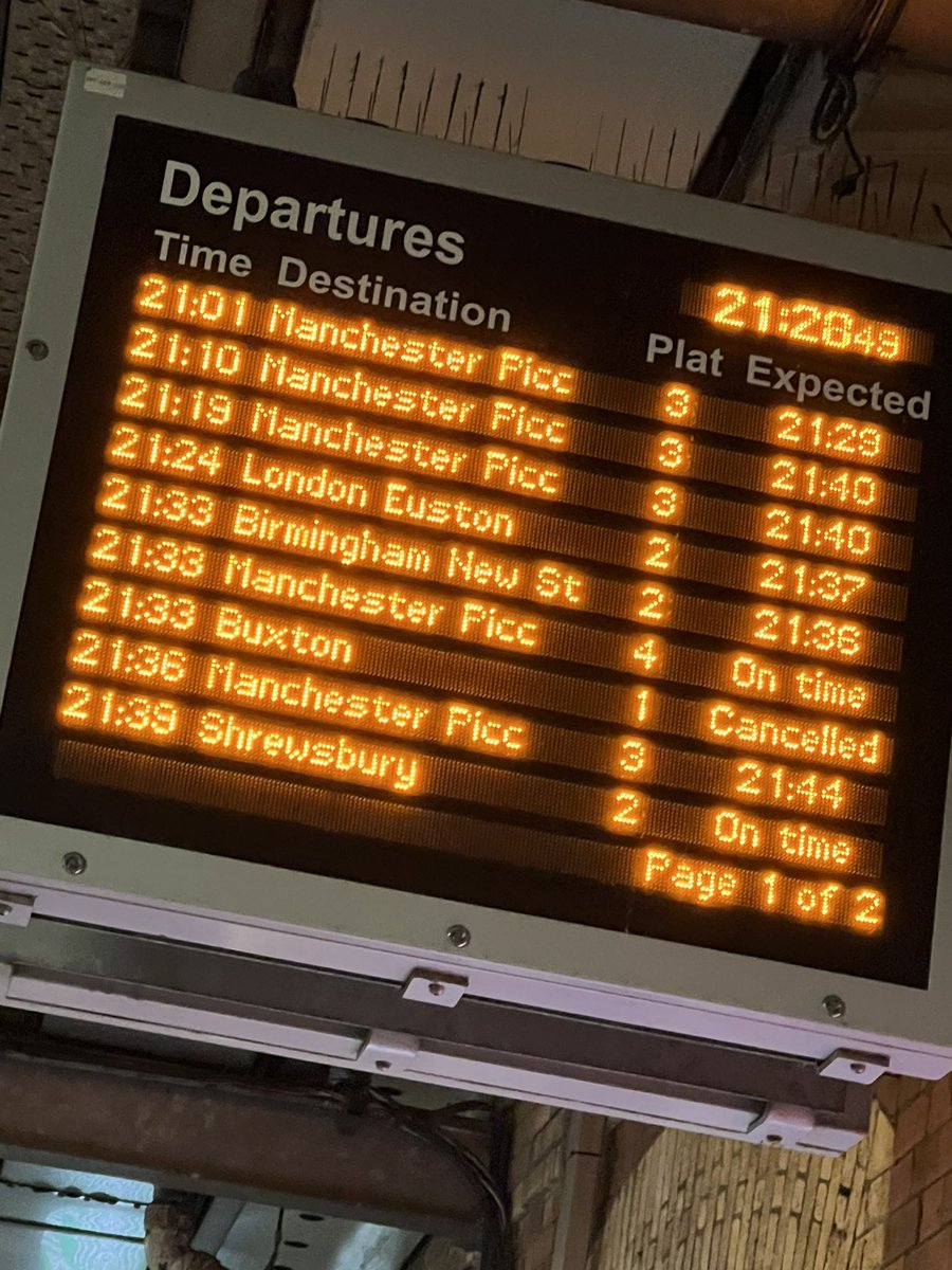 JamieH99's tweet photo. And here I am again with the majority of train cancelled or delayed. Is this really good enough for our train services in the north-west? @AndyBurnhamGM https://t.co/DbKz8A6ubg