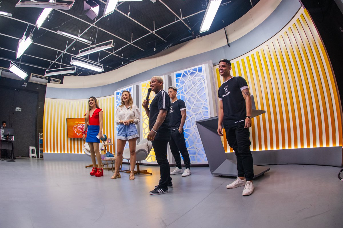 aldairplayboy's tweet photo. Tarde de muita música e de uma vibe show no programa Com Você, na @TVTambau, aqui na minha João Pessoa/PB 🙌🏼🎶❤️ Valeu, galera! https://t.co/zjjL5XKr9Z