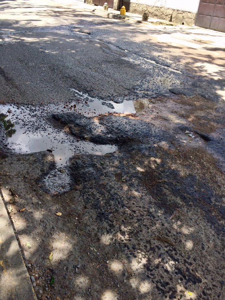 LaCaliforniaSu1's tweet photo. ATENCIÓN @lAlcaldiasucre Alcalde @jvrangelavalos @consuljuridica2 LOS PROPIETARIOS DE LA URBANIZACIÓN LA CALIFORNIA SUR TENEMOS MÁS DEL 75% DE NUESTROS IMPUESTOS MUNICIPALES AL DÍA Y EXIGIMOS RETRIBUYAN A LA COMUNIDAD EN OBRAS Y ASFALTADO DE NUESTRAS CALLES, AQUÍ UNA MUESTRA: https://t.co/xTjiP5Cunb