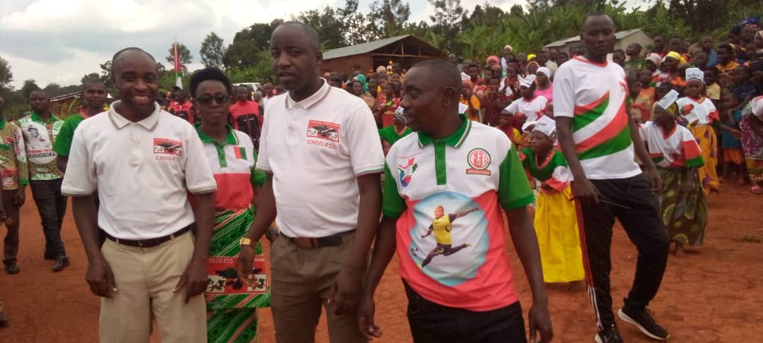 CnddFddBuhumuza's tweet photo. #Burundi Kuruno musi igenekerezo rya 29/9/023 Ubuserukizi bw'umugambwe @CnddFdd muri komine #Muyinga bwagendeye abagumyabanga bo muri zone #Munagano.Bakaba bifadikanije n'Imbonerakure zari zifise ibikorwa vyokwerekana inguvu z'umugambwe mwiyo zone.
@nancymutoni 
@Cnddfddyouth https://t.co/n25WxEDtfE