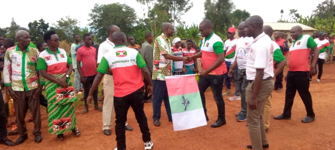 CnddFddBuhumuza's tweet photo. #Burundi Kuruno musi igenekerezo rya 29/9/023 Ubuserukizi bw'umugambwe @CnddFdd muri komine #Muyinga bwagendeye abagumyabanga bo muri zone #Munagano.Bakaba bifadikanije n'Imbonerakure zari zifise ibikorwa vyokwerekana inguvu z'umugambwe mwiyo zone.
@nancymutoni 
@Cnddfddyouth https://t.co/n25WxEDtfE