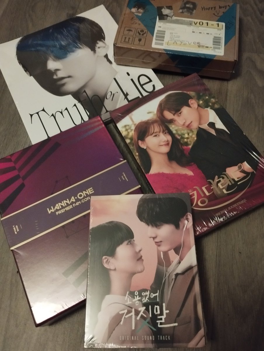 black_lady972's tweet image. J'ai récupéré mes commandes FNAC ( #LAYOVER_V ), Taiyou ( #HWANGMINHYUN #TruthOrLie ) et Musica ( #WANNAONE #KingTheLand  #MyLovelyLiar ) ☺️☺️☺️