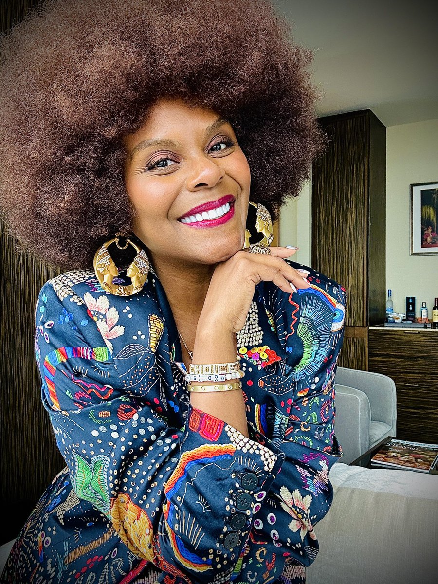 IamTabithaBrown's tweet photo. Happy Friday❤️ https://t.co/VAU8a1PCvF
