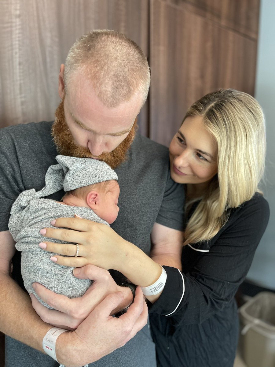 WestonBergmann's tweet image. Well, well, well - my name is Lucy Jean! 

DOB: 9/28
Weight: 7lb 11oz 
Height: 50th percentile 
IQ: 99th percentile 

All my girls are healthy and I’m beaming 😁 

#GirlDad