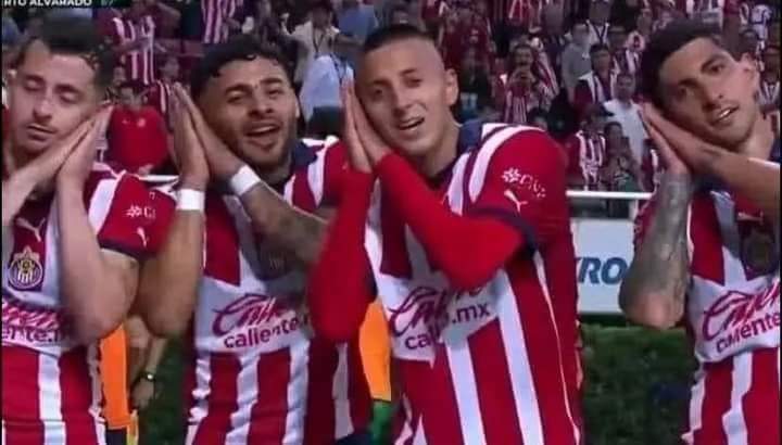futboltuber's tweet photo. Se tomaron muy enserió este festejo https://t.co/gJjEbYN2Vf