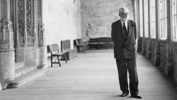 ClaraFilo's tweet photo. Felicidades, don Miguel. Te encantaría saber hasta qué punto sigues vivo en nosotros. #Unamuno https://t.co/Nh54IfDeSF