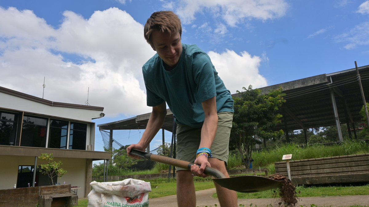 upwithpeople's tweet image. Cast A23 planting the seeds of change, one at a time. 🌱💚

#Upwithpeople #UWP #UWPprogram #VOICES #VOICESbyUWP #changemakers #youth #energy #diginity #equality