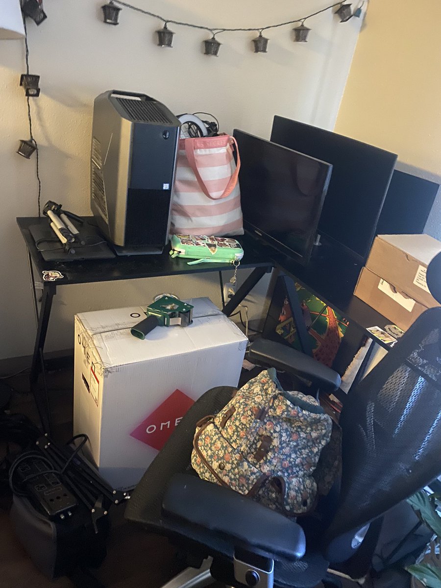 CieraMoon_'s tweet photo. The way my setup is gonna take up most of the room in my car 🥴😂 https://t.co/MTPuGcaB8I