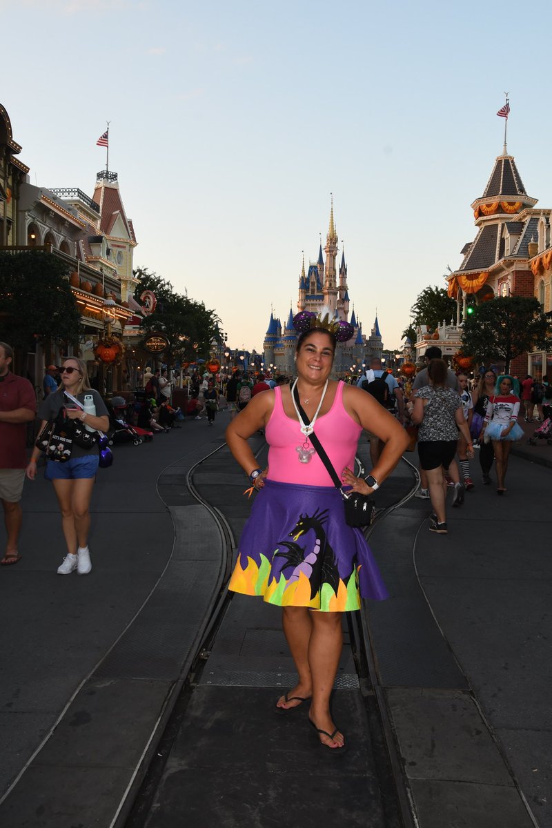 I loved this skirt 💜💜I bought it in 2020 for #wdw villains after hours but Covid came 😒 but I got to finally wear it at #mickeysnotsoscaryhalloweenparty last week at #disneyworld 💜⭐️✨🏰