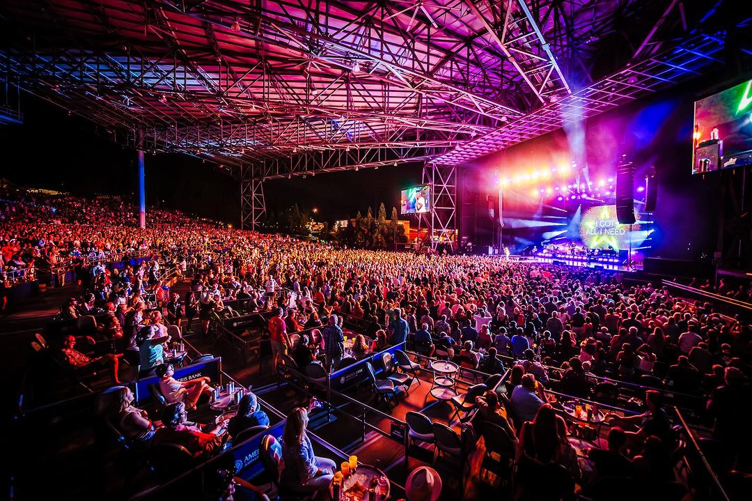 Excited to take the #StartingFiresTour to Europe in 2024! Get those tickets. dariusrucker.com/tour (📷: Keith Griner)