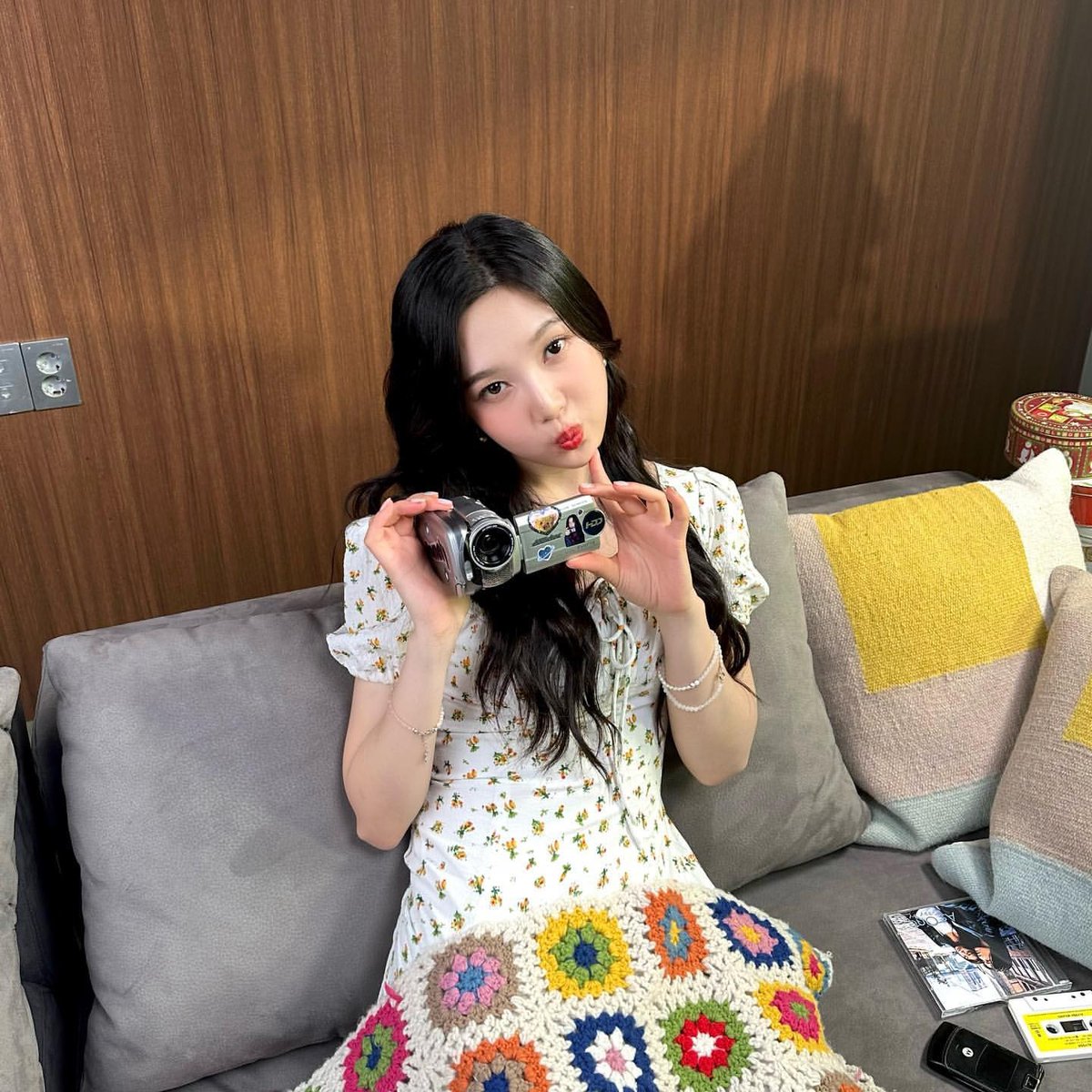 hourly red velvet tweet media