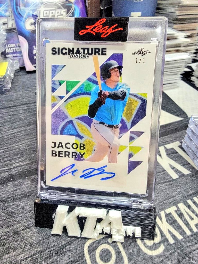 KTAuthentics's tweet image. Recent Hits from @Leaf_Cards Signature Series Baseball #ktabreaks #LeafCards #LeafBaseball #LeafSignatureSeries #Baseball #MLB #Baseballcards #sportscards #collect #groupbreaks #casebreaks #breaks
.
.
.
Join a group break at 
ktabreaks.com