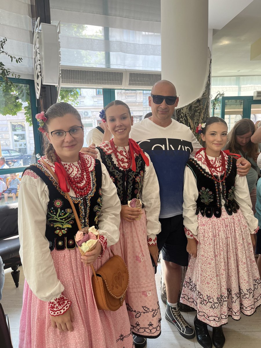 PolishCuisine's tweet photo. October 1st, 2023- what are YOUR plans? I know I’ll be at the Pulaski Day Parade coming down 5th Ave! Mark it on your calendar and get ready to #POLKA #TuJestPolska #ParadaPulaskiego #PulaskiDayParade #NewYork #NowyJork #StanyZjednoczone #USA #PolishParade #NYC https://t.co/OquMf4JEeC
