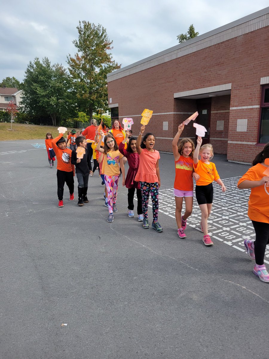 sheagrade3's tweet photo. This week was full of meaningful conversations and great questions about residential schools. We finished the week with a parade of support. It was wonderful to see a steam of orange! #ocsb #OrangeShirtDay #TruthAndReconciliationDay @StJames https://t.co/ypWJEMU8xn
