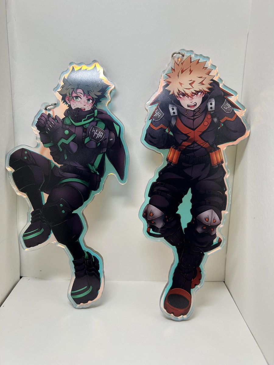 I dare not take the protective seal off (￣▽￣*)ゞ Got these awesome keychains and stand from <a href="/sulkingmoon/">KURO🌙</a> (─‿‿─)♡