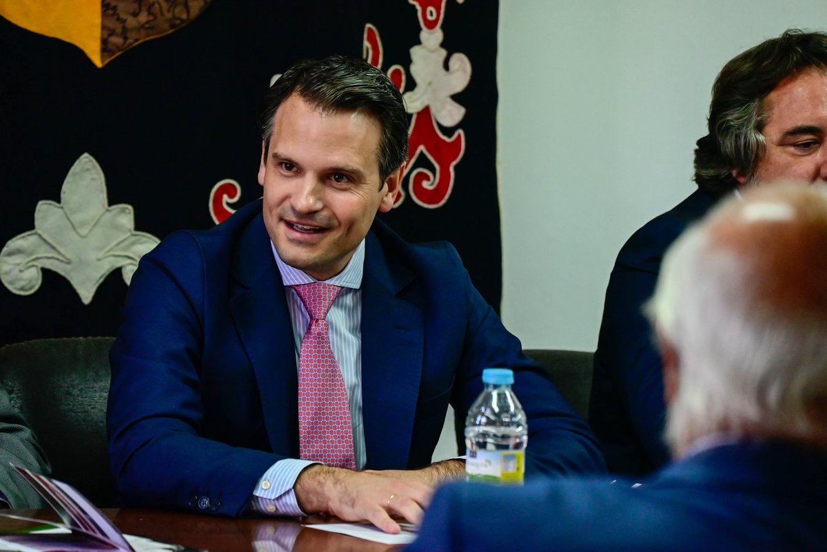 Juanhann64's tweet photo. Hoy en la #FeriaDeZafra acompañando a nuestro Consejero de Presidencia, Interior y Diálogo Social @Abel_Bautista de la @Junta_Ex 
Garcias Alcalde de #Zafra, Juan Carlos Fernández, por tu acogida y excelente organización!

#Ganaderia
#Agricultura
#Tauromaquia
#EconomiaExtremeña https://t.co/DLpvJmBC6l